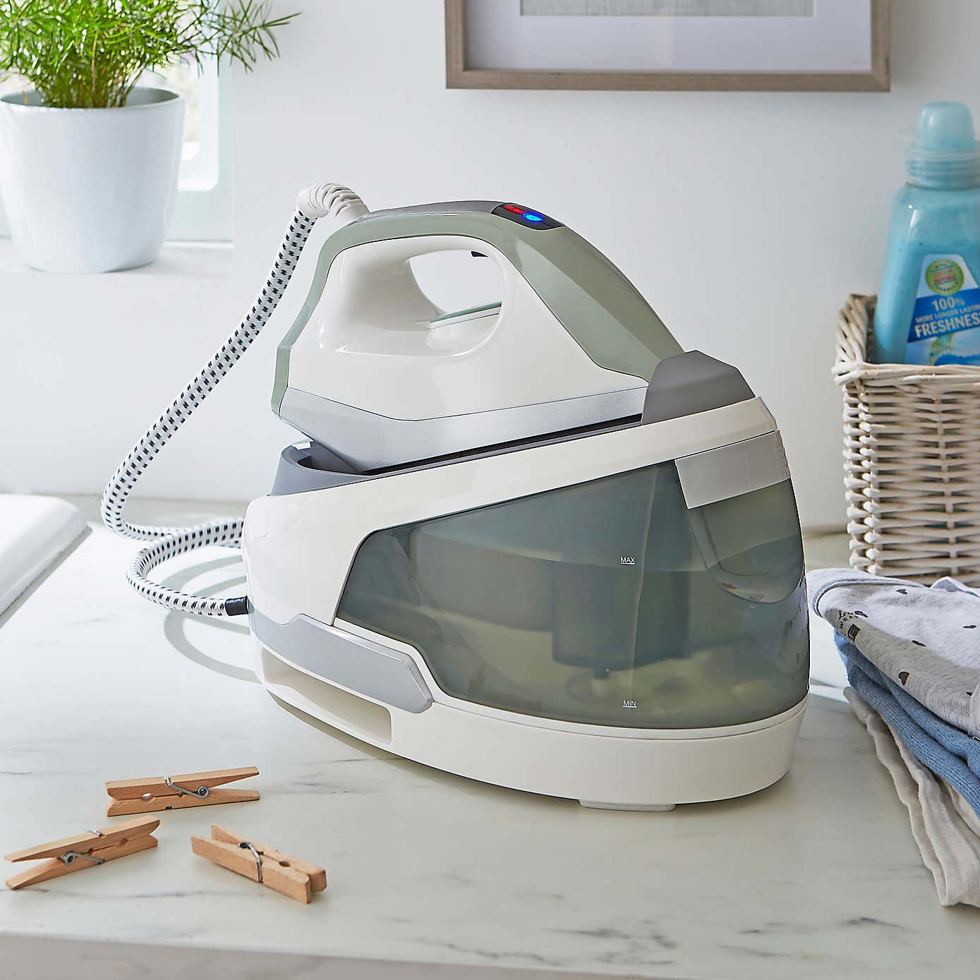 Large Sage 350ml Tank Steam Iron