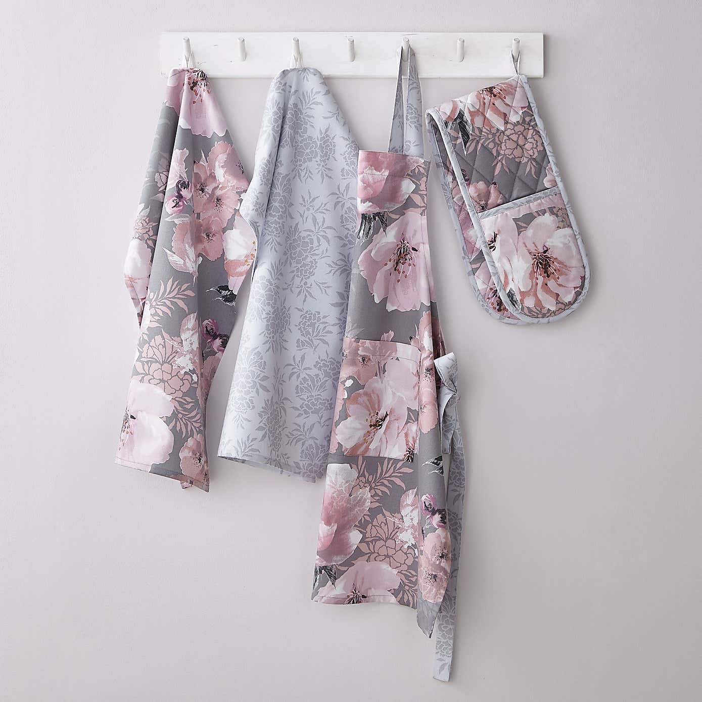 Catherine Lansfield Dramatic Floral Apron