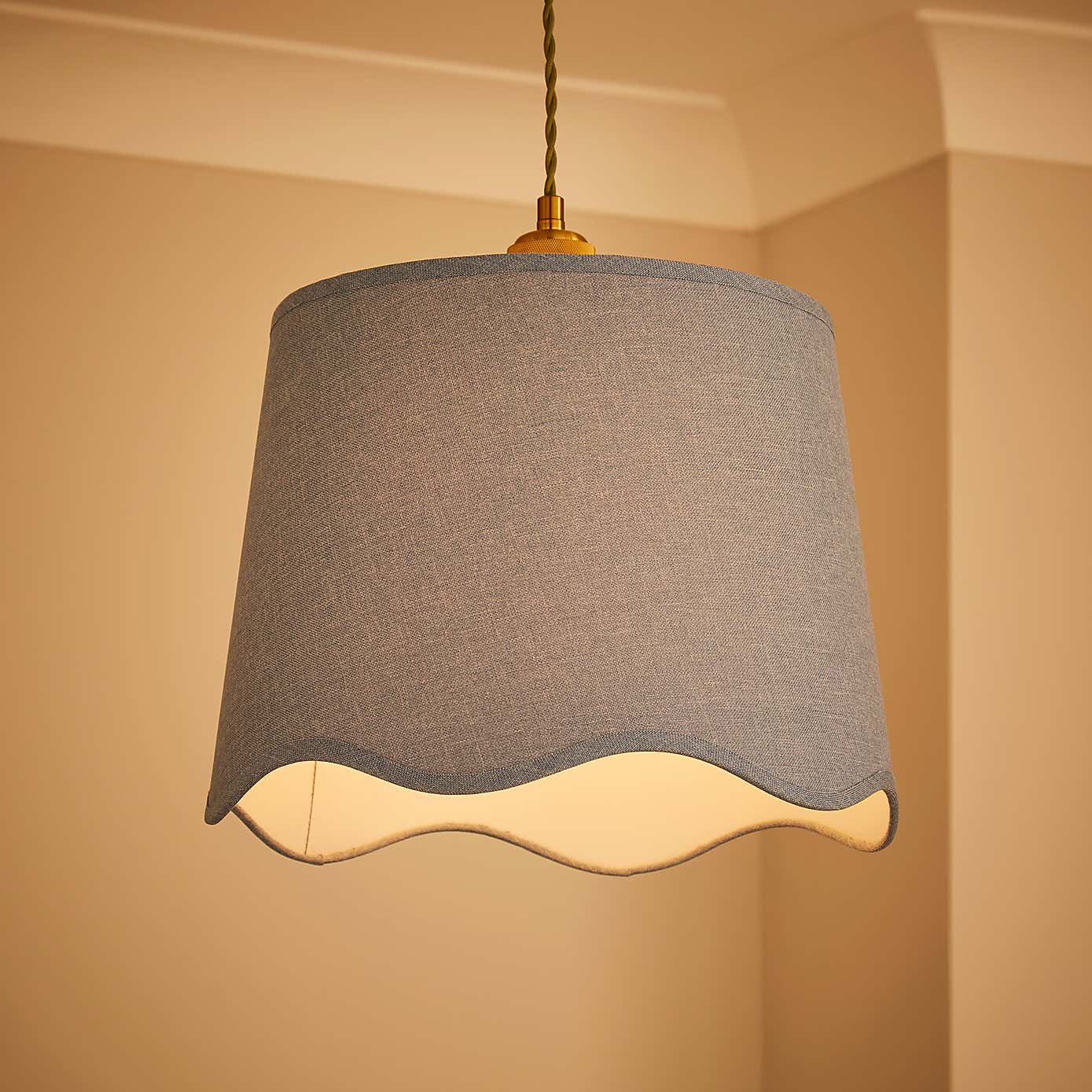 Scalloped Edge Linen Lamp Shade