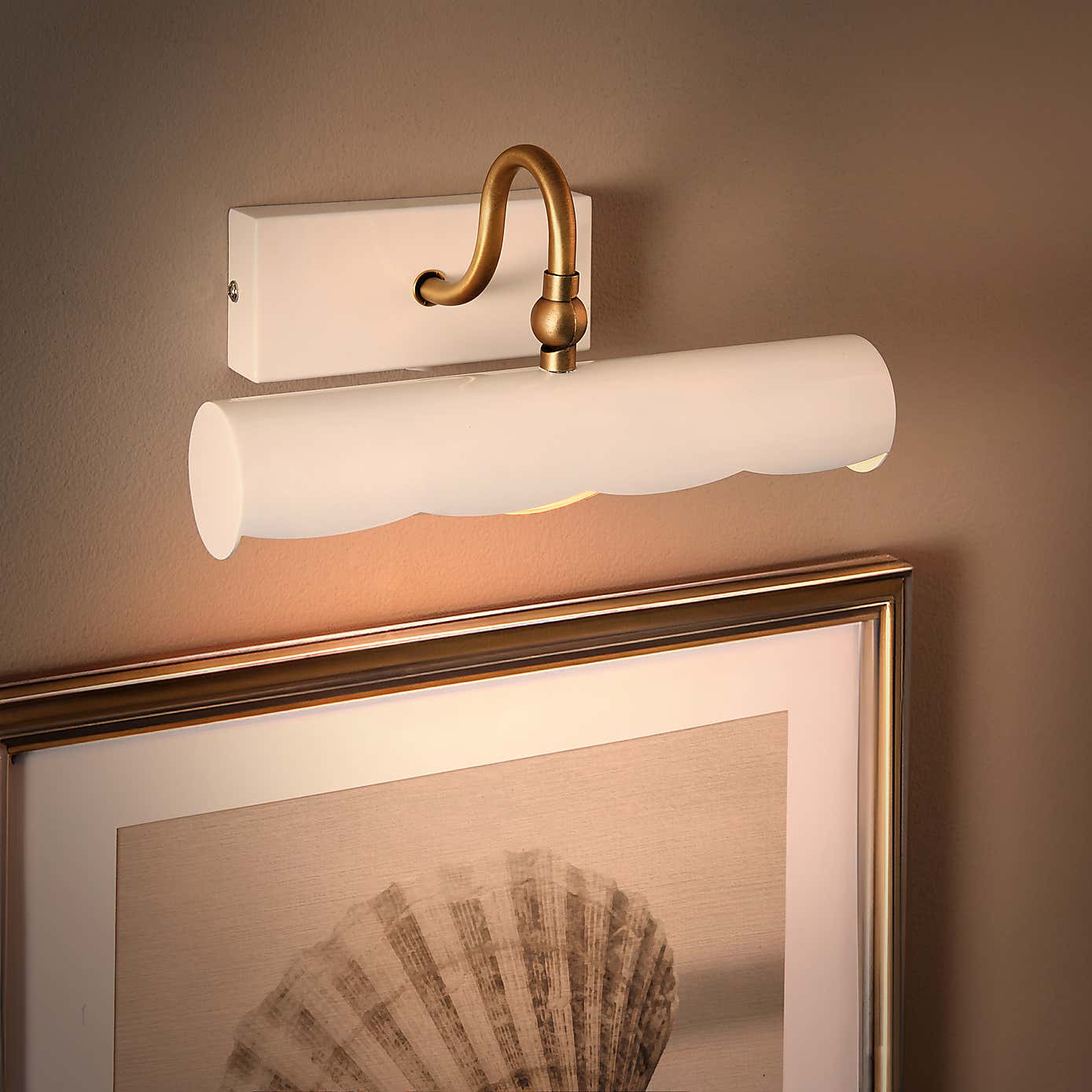 Remi Scalloped Adjustable Picture Wall Light