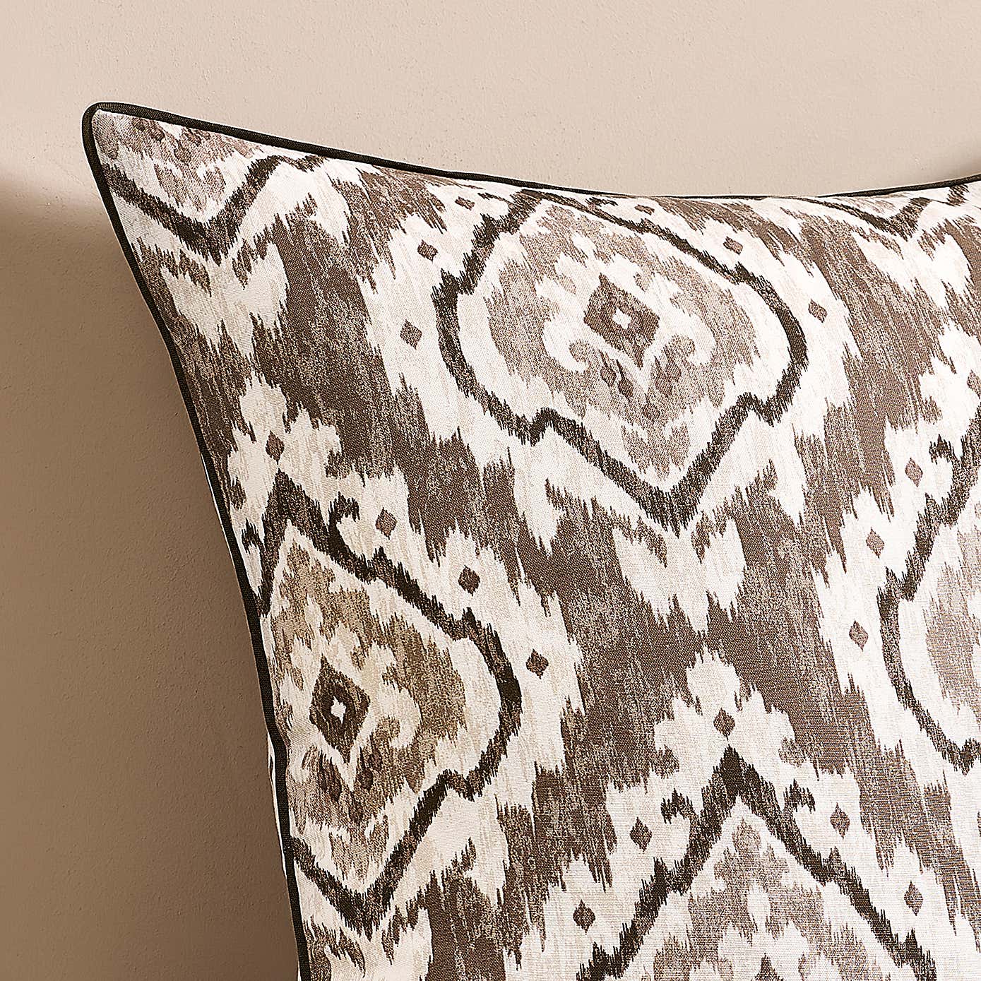Pineapple Elephant Suri Cushion