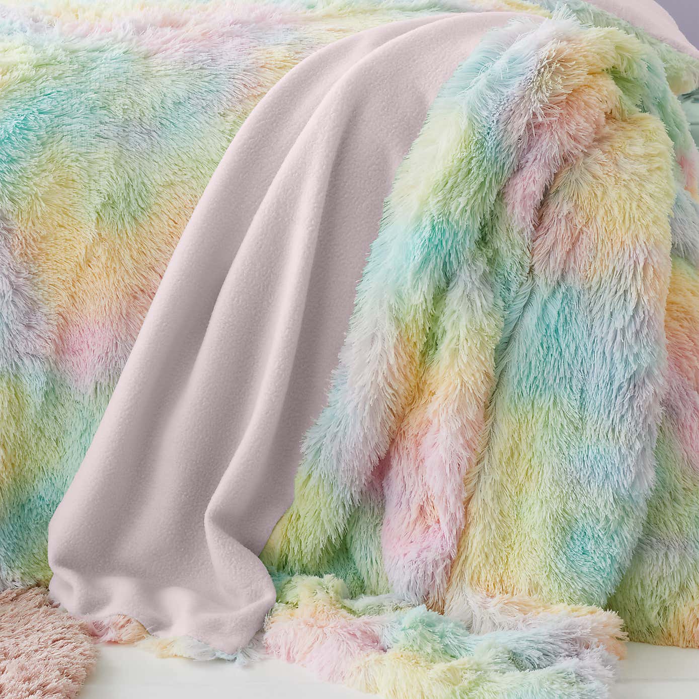 Catherine Lansfield Rainbow Cuddly Throw 130cm x 170cm