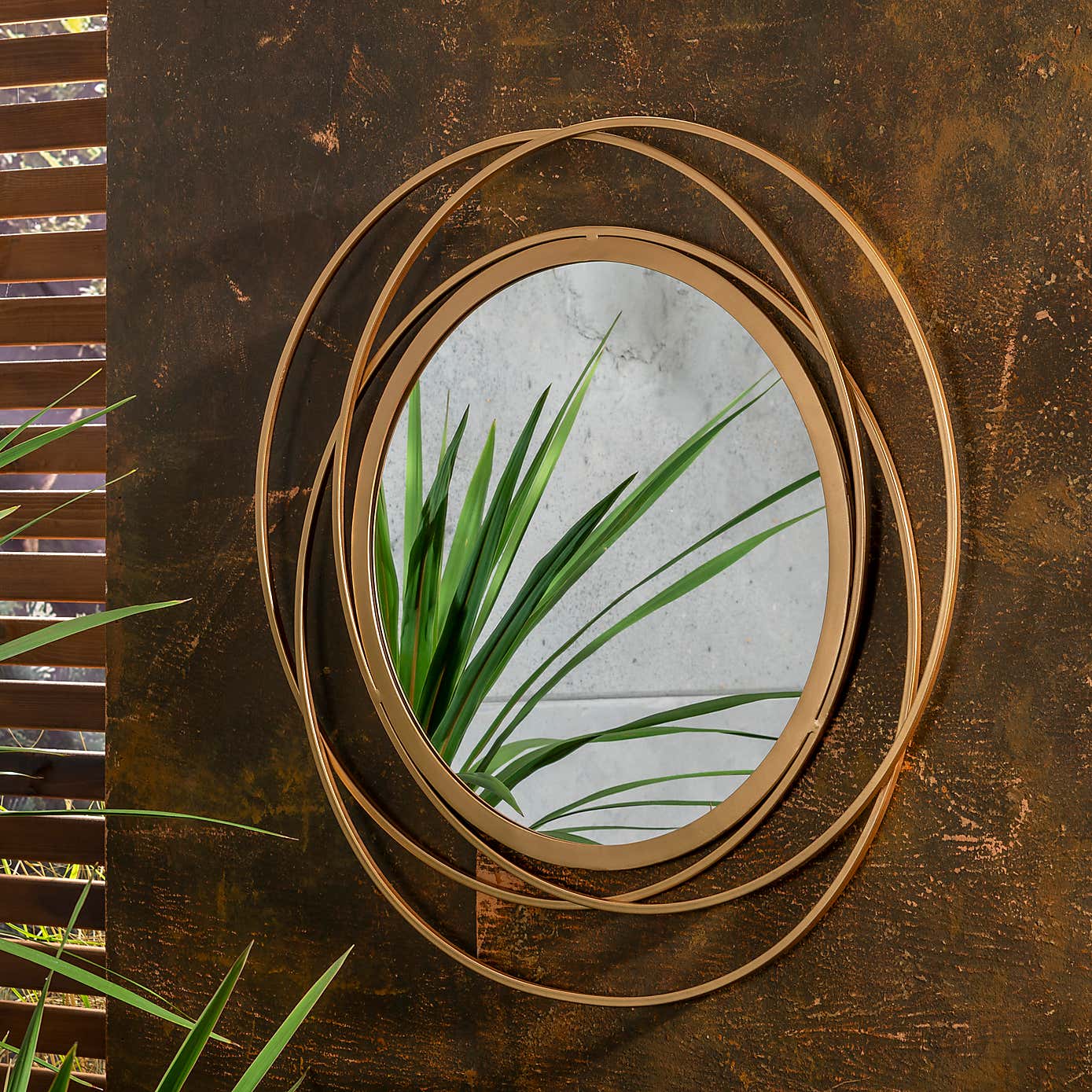 Luxe Round Indoor Outdoor Wall Mirror