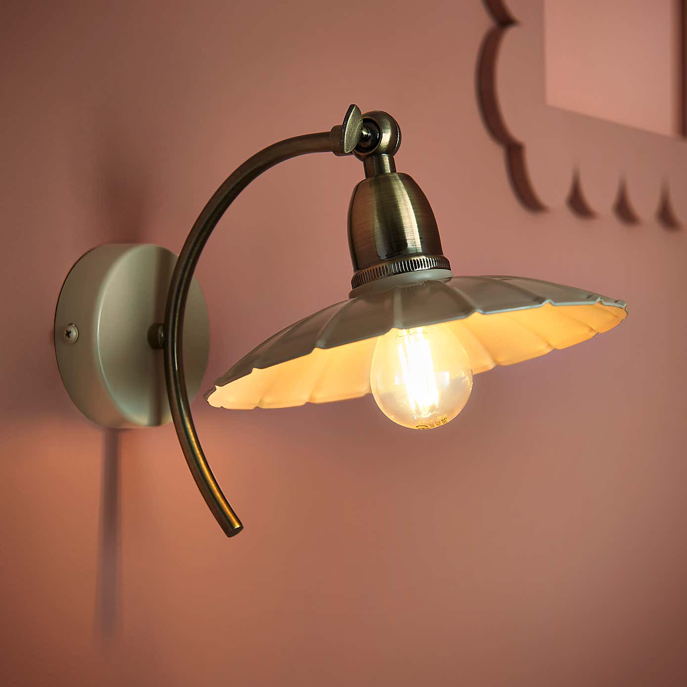 Maya Scallop Wall Light