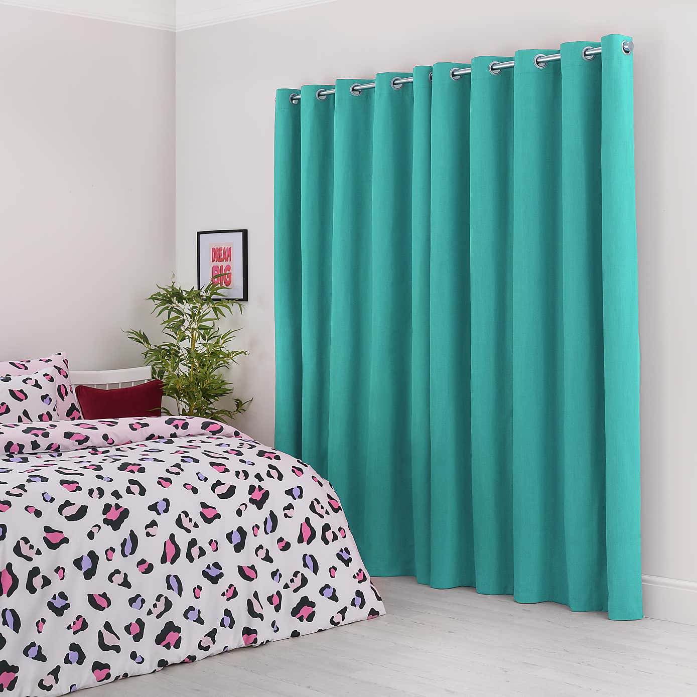 Solar Blackout Eyelet Curtains