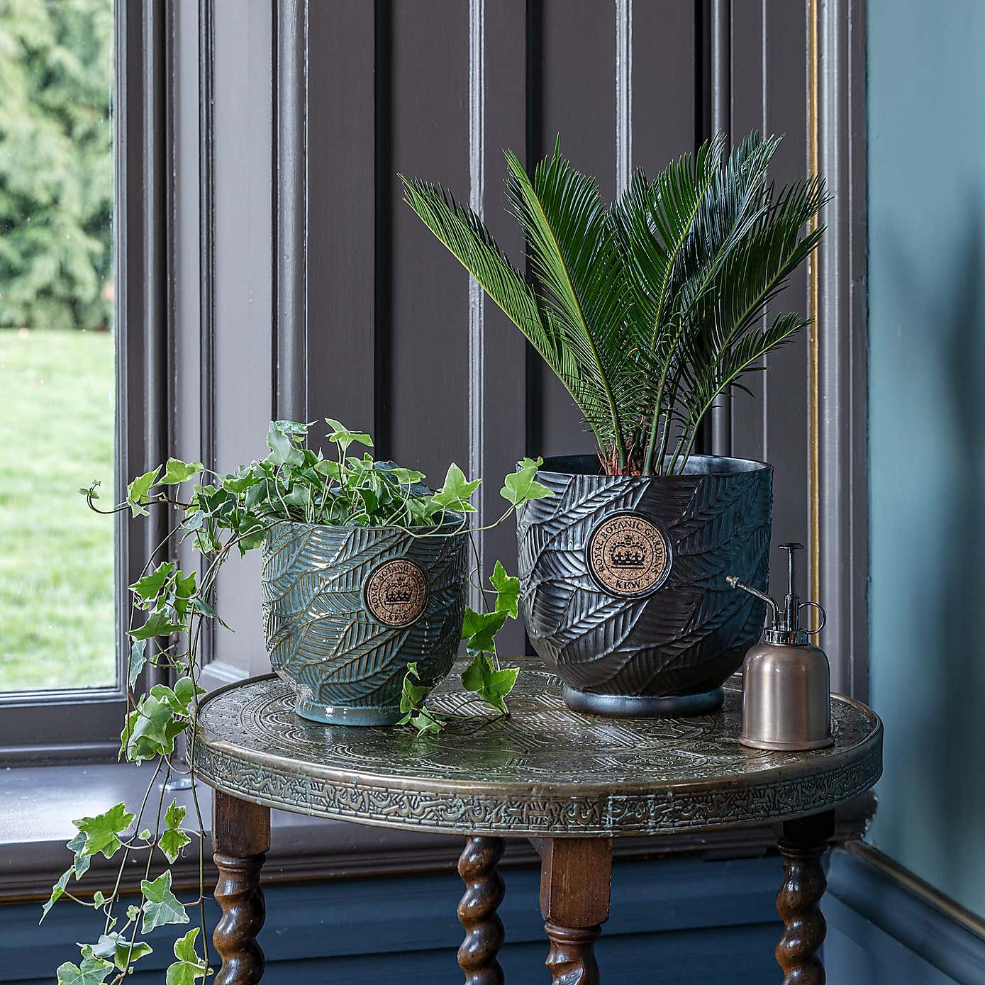 Kew Leaf Embossed Cork Planter