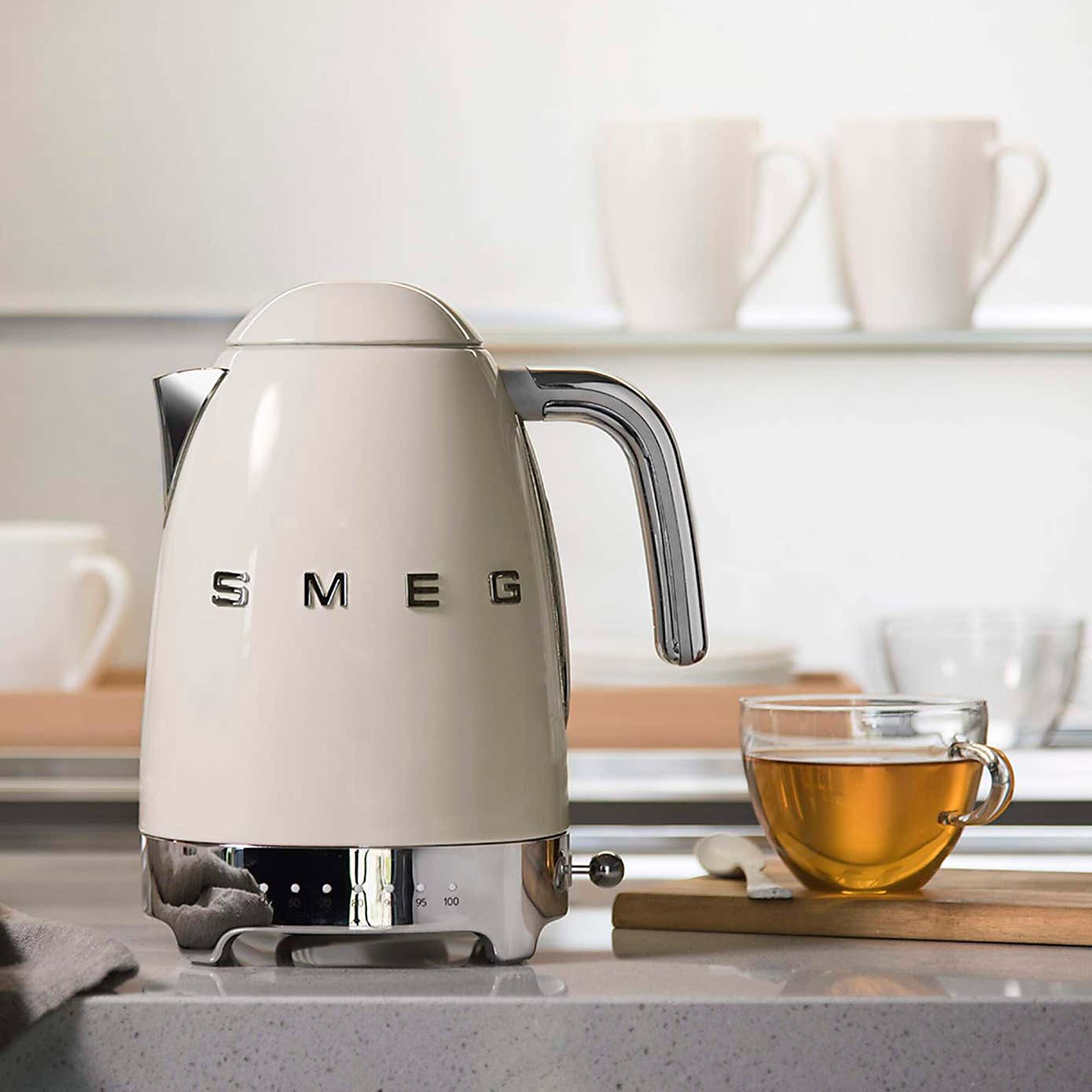 SMEG Retro Temperature Controlled Electric Kettle