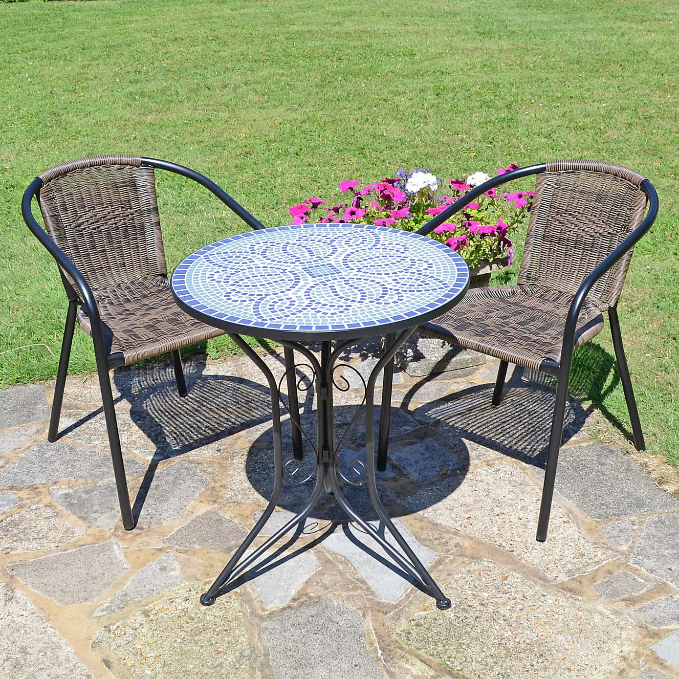 Summer Terrace Atlanta Round Bistro Table with 2 Springdale Chairs