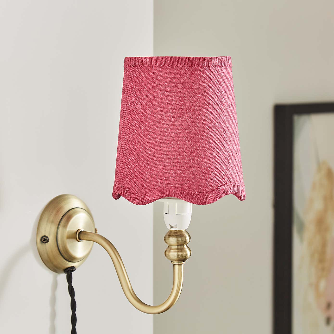 Scalloped Edge Linen Lamp Shade