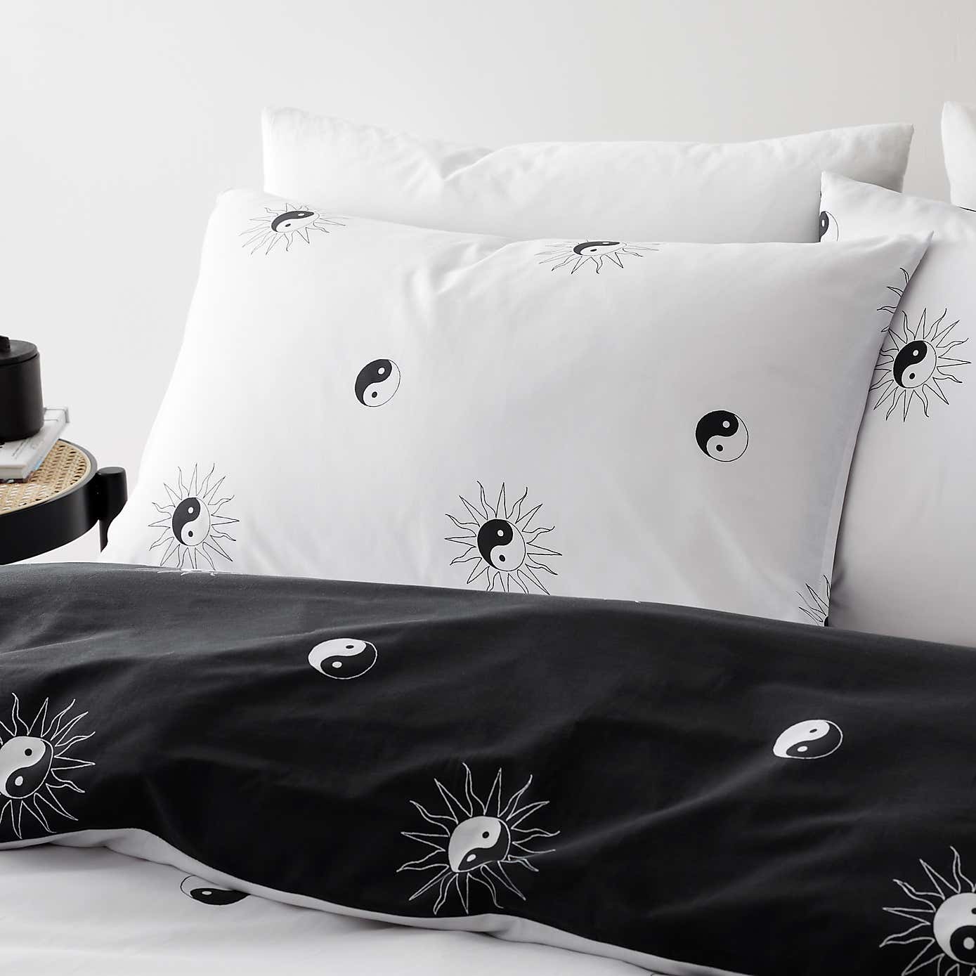 YinYang Duvet Cover & Pillowcase Set