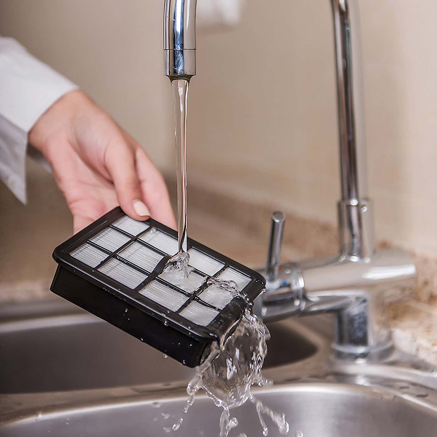 Ewbank Motion 2 Pet 700W 3L Bagless Cylinder Vacuum