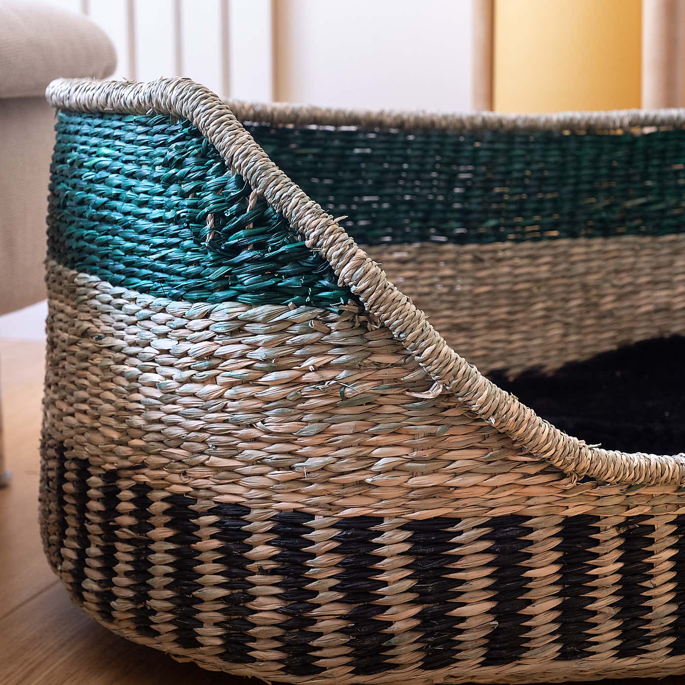 Green Trim Seagrass Pet Bed