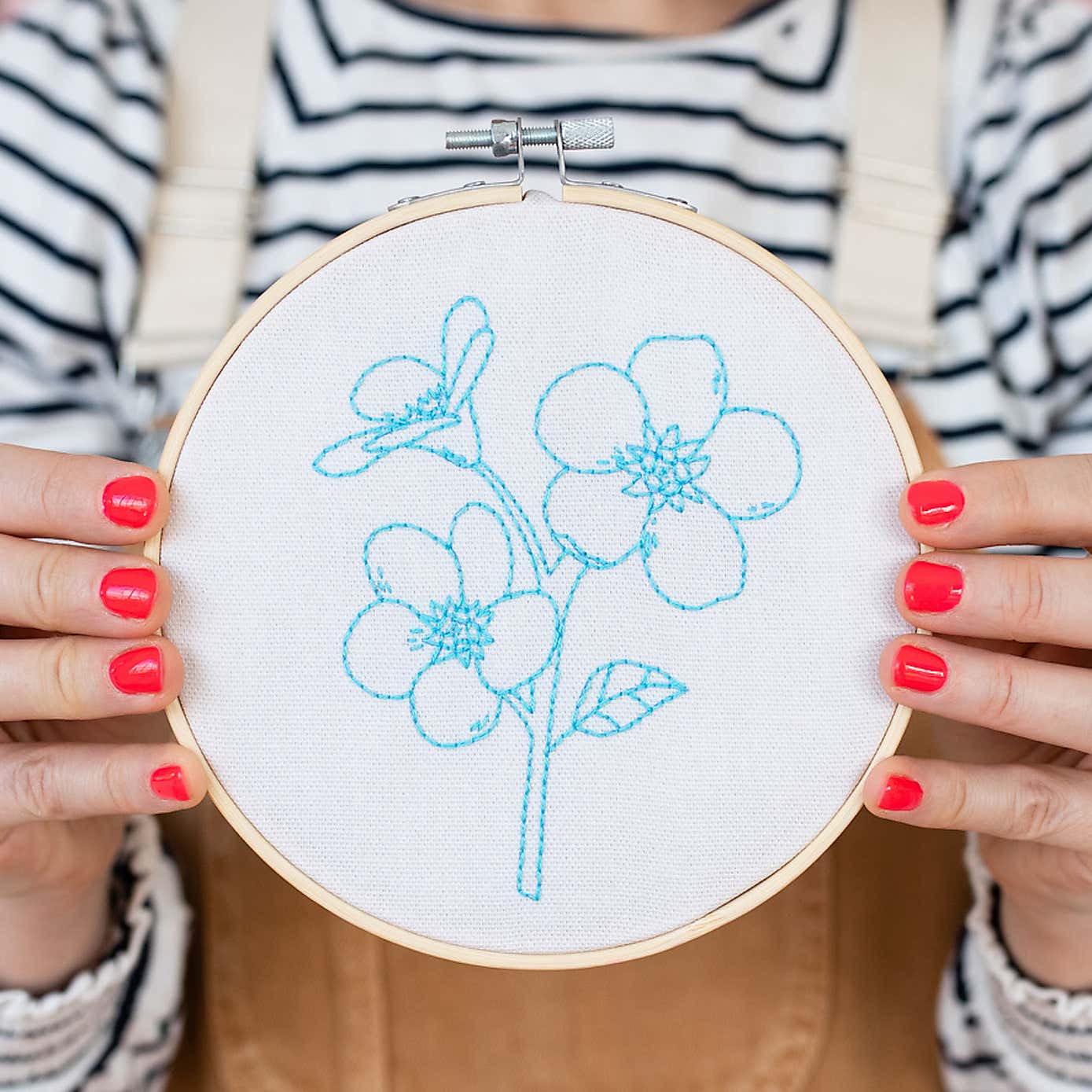 Cotton Clara Forget Me Not Embroidery Hoop Kit