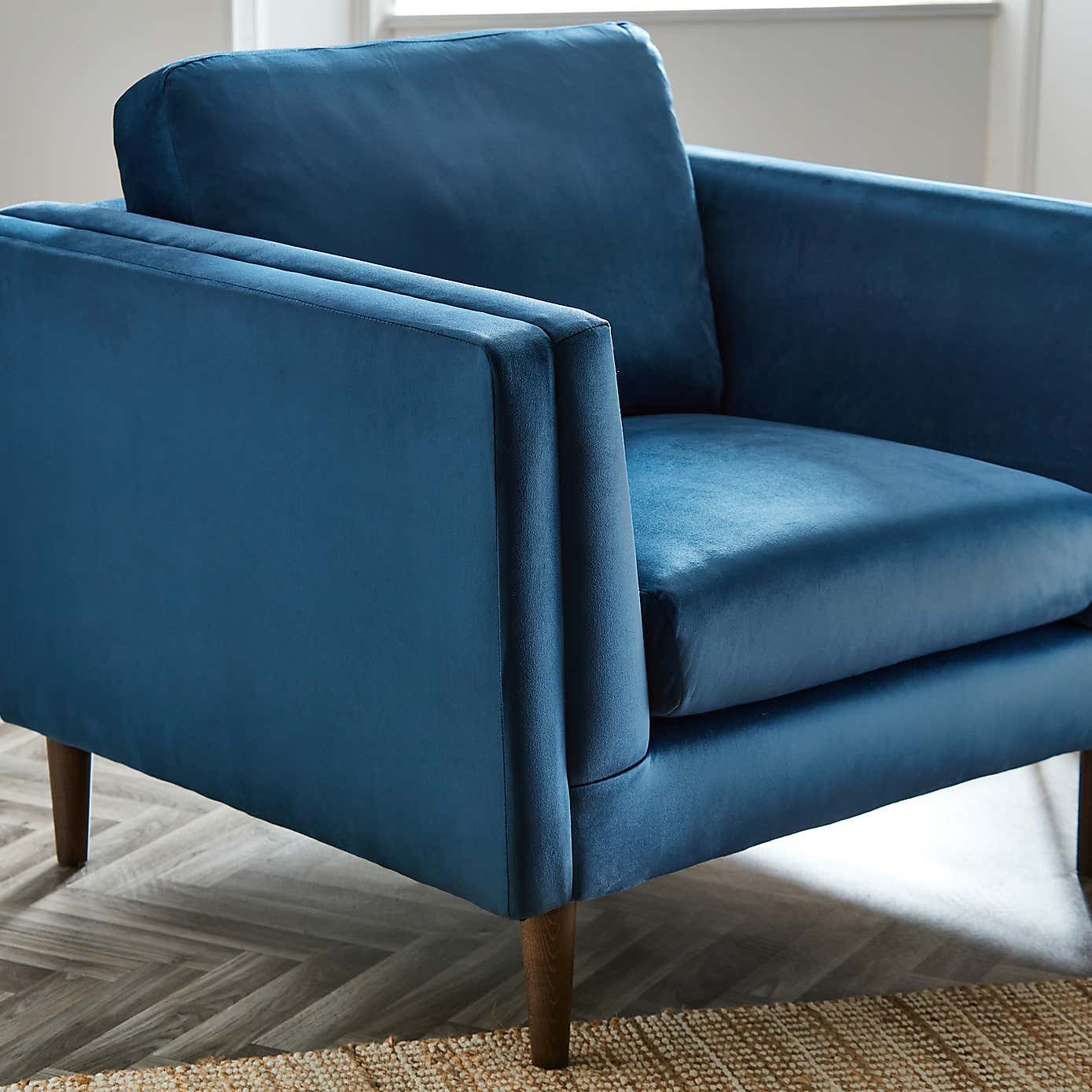 Anton Opulent Velvet Snuggle Chair