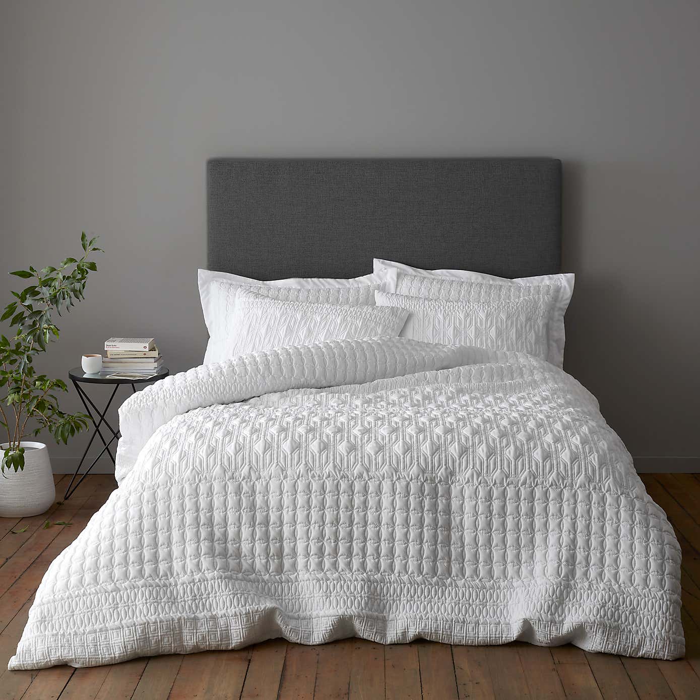 Billie White Standard Pillowcase Pair
