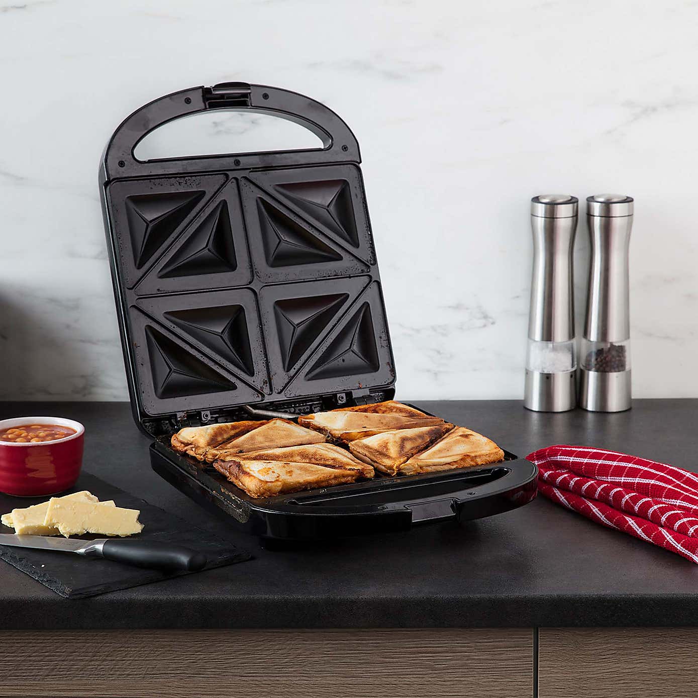 Russell Hobbs 4 Portion Black Deep Fill Sandwich Maker