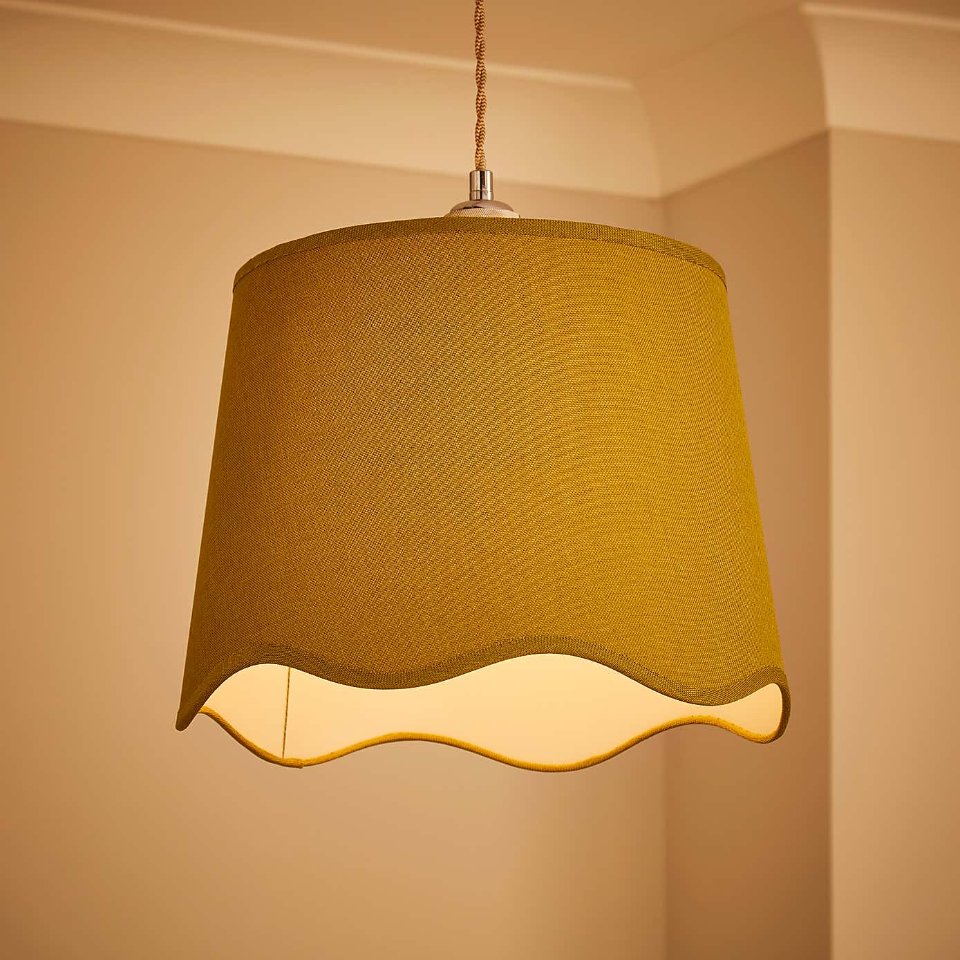 Scalloped Edge Linen Lamp Shade