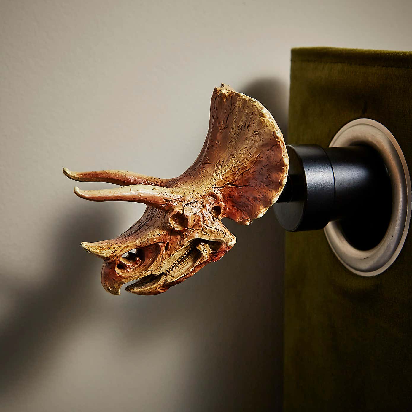 Triceratops Extendable Metal Eyelet Curtain Pole​
