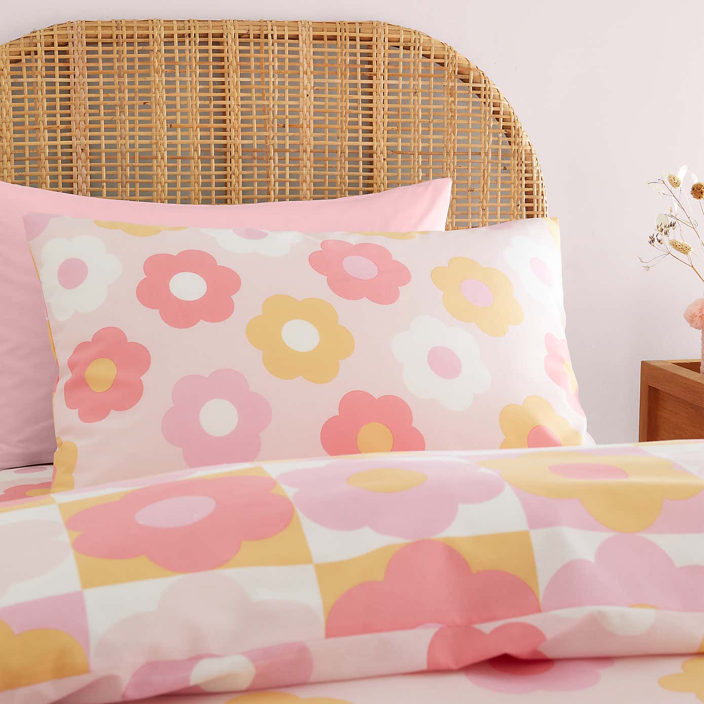 Catherine Lansfield Retro Daisy Duvet Cover and Pillowcase Set