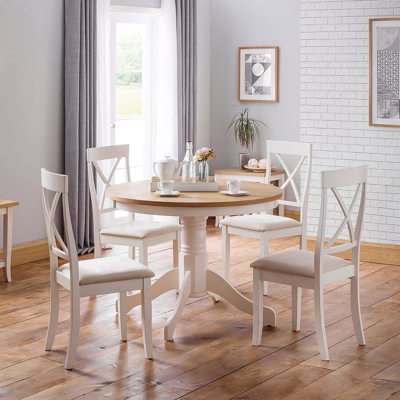 Davenport Round Pedestal Dining Table with 4 Dining Chairs