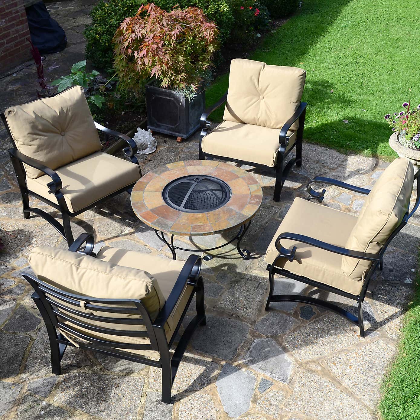 Byron Manor Baltimore Round Firepit Coffee Table with 4 Westfield Lounge Chairs