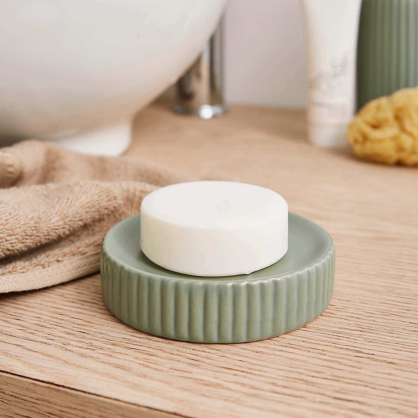 Ribbed Soap Dish