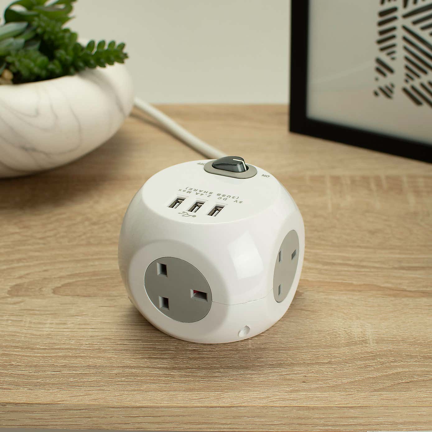 Status Cube Extension Socket with USB Ports