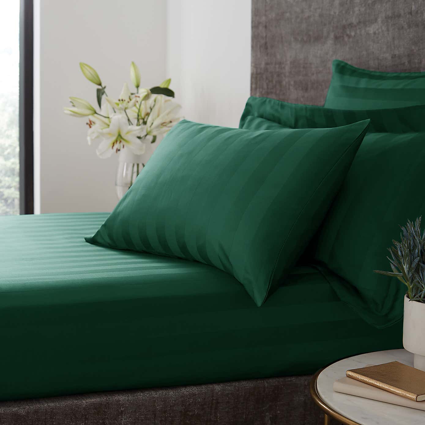 Hotel 230 Thread Count Stripe Fitted Sheet