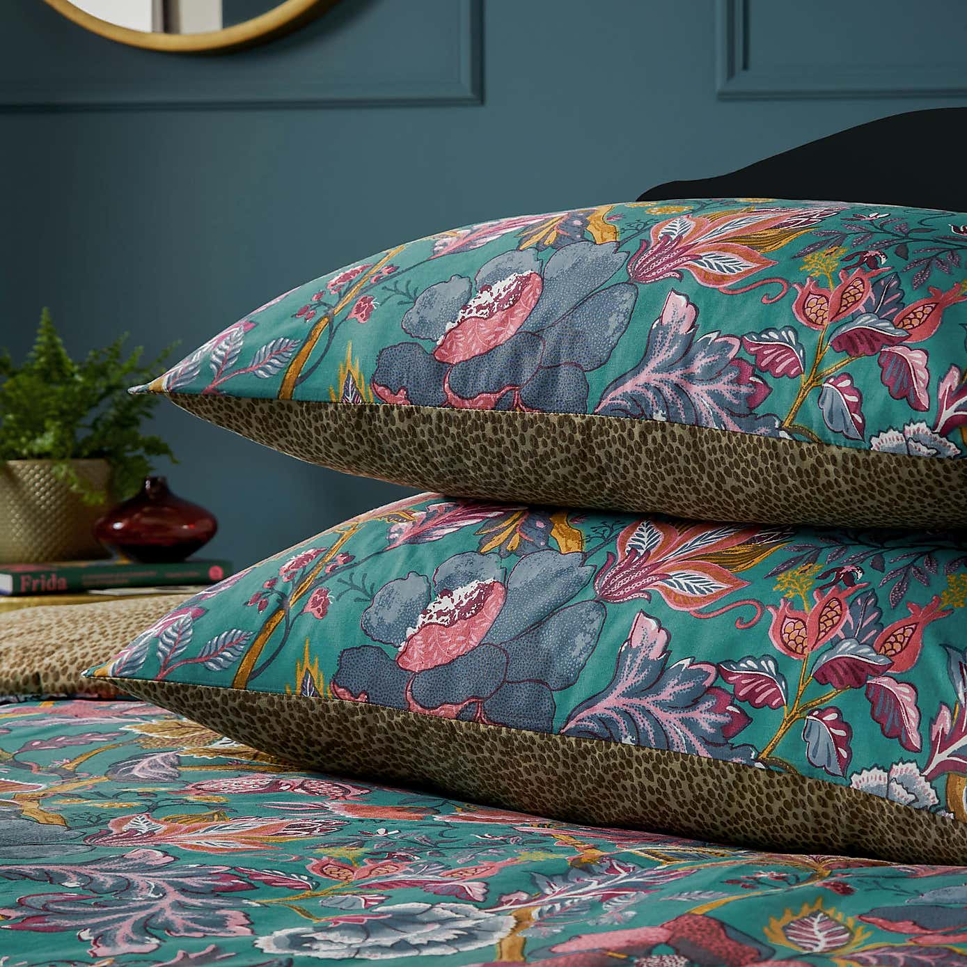 Wylder Tropics Viranai Reversible Duvet Cover and Pillowcase Set