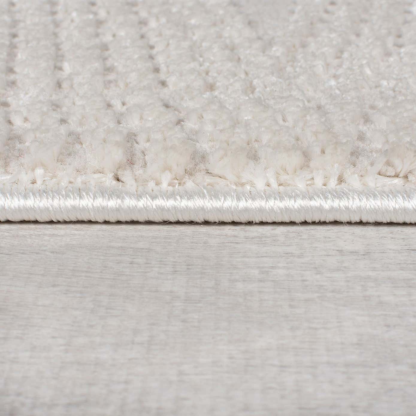 Via Diamond Textured Luxe Rug