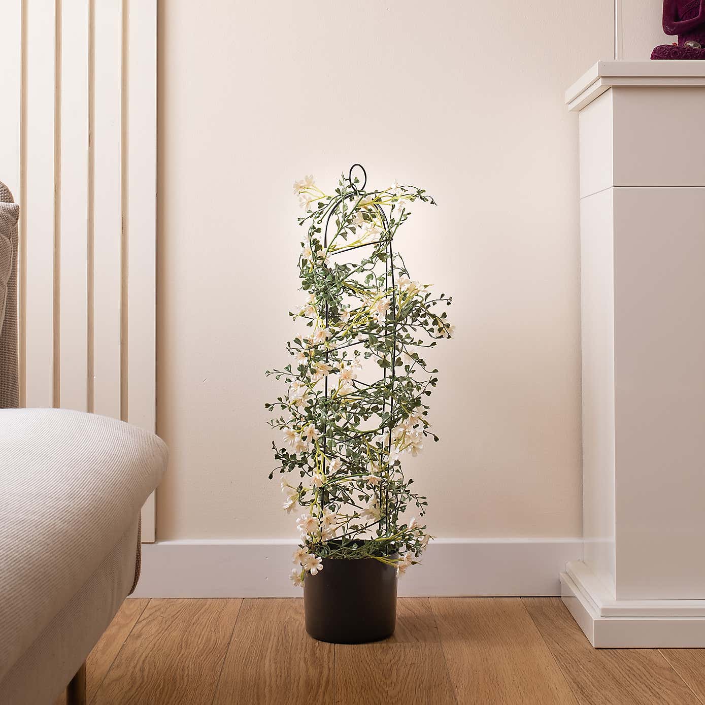 Artificial Climbing Obelisk Plant in Black Plastic Plant Pot