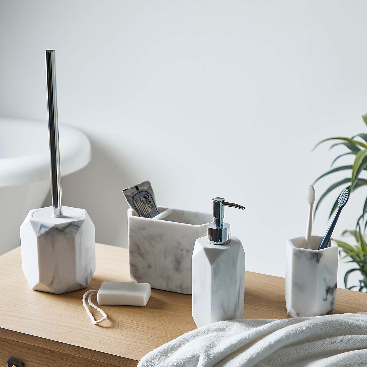 Marble Effect Resin Lotion Dispenser