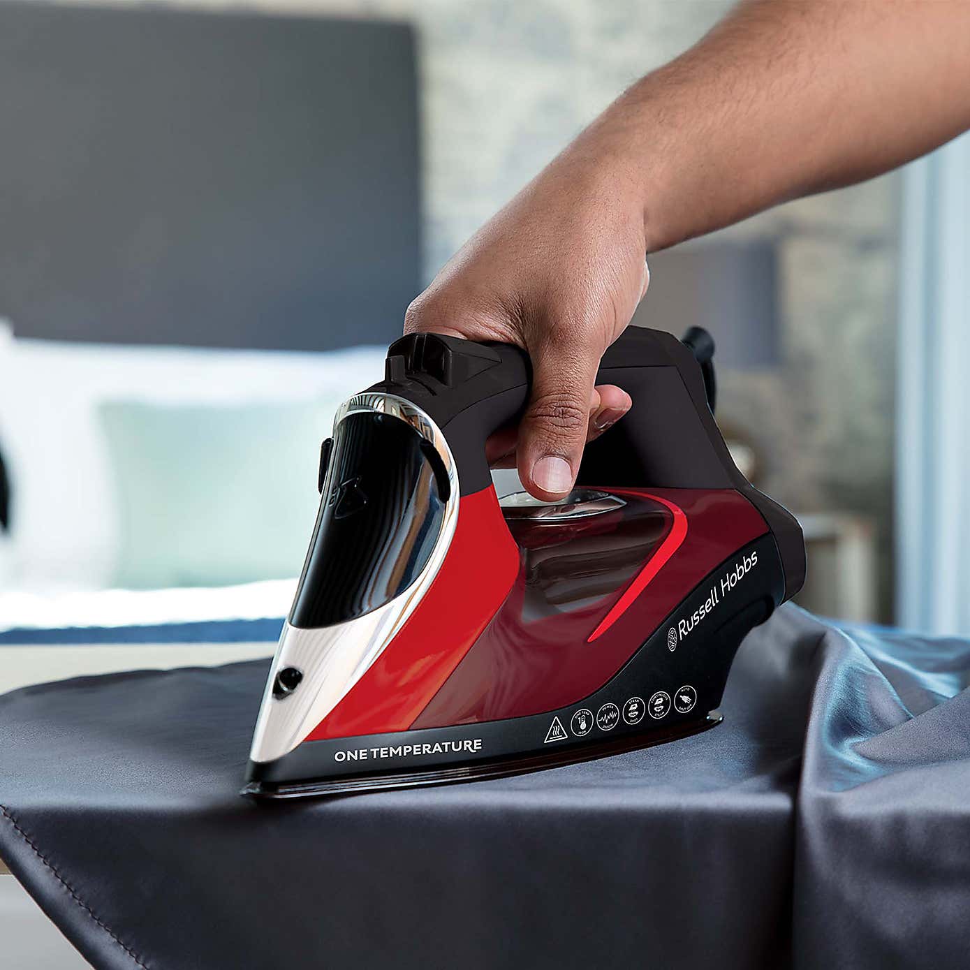 Russell Hobbs One Temp 2600W Steam Iron