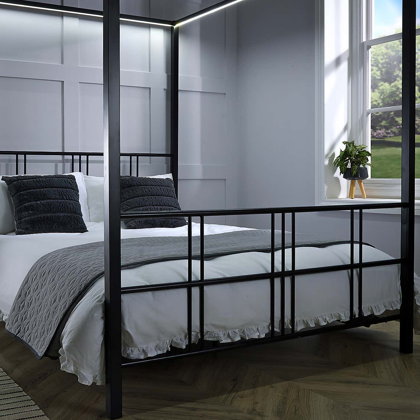 X Rocker Fern 4 Poster Bed with LED Lights