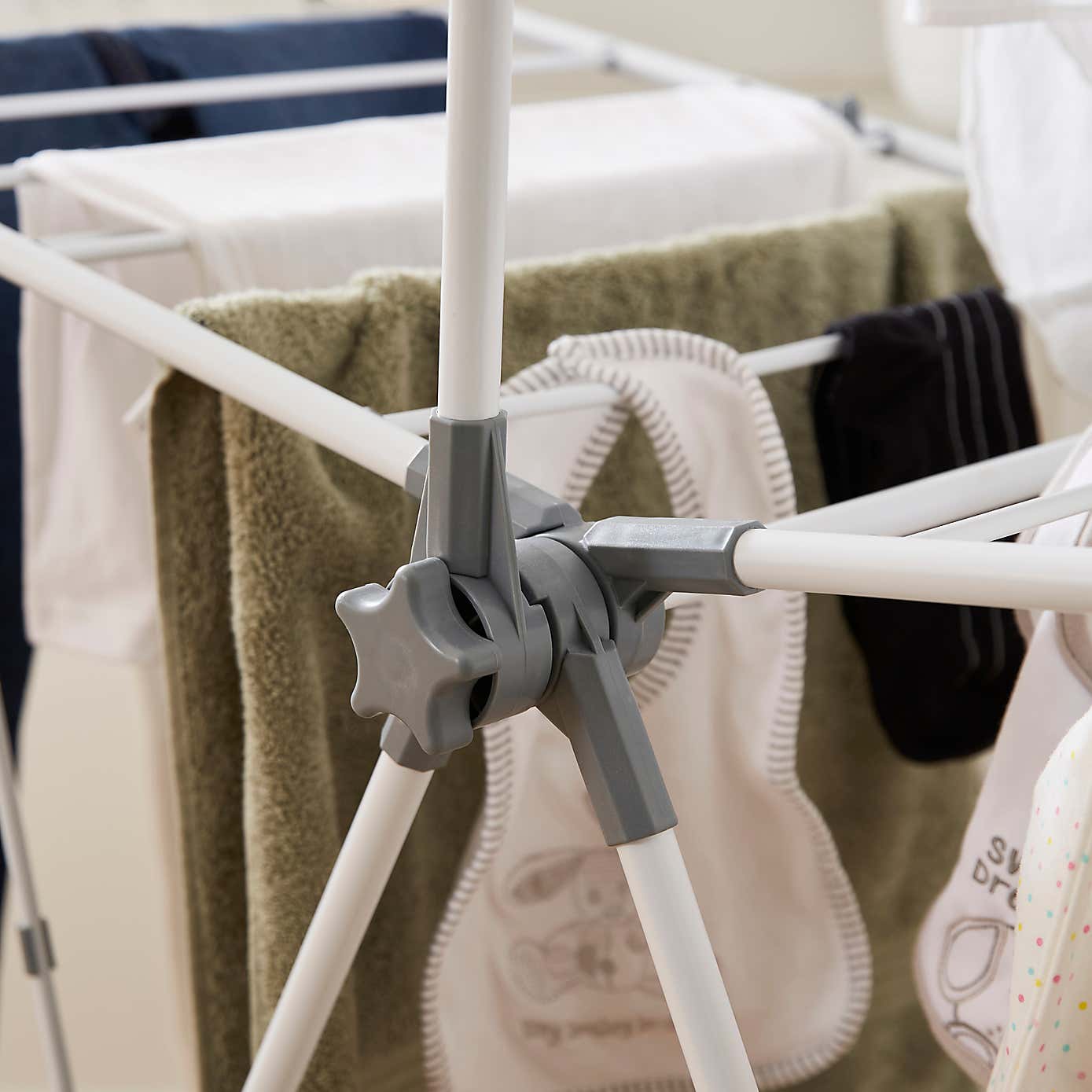 20m X Wing Airer with Hanging Space