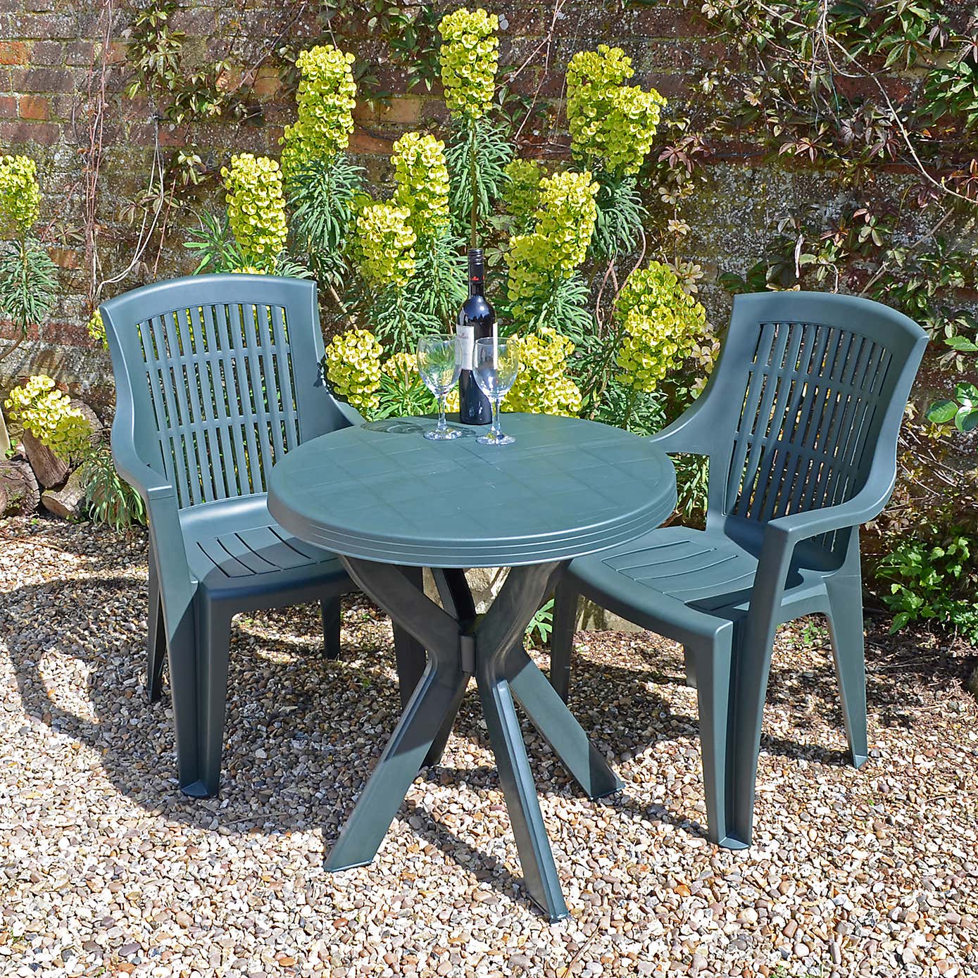 Tivoli Green Table with 2 Parma Chairs
