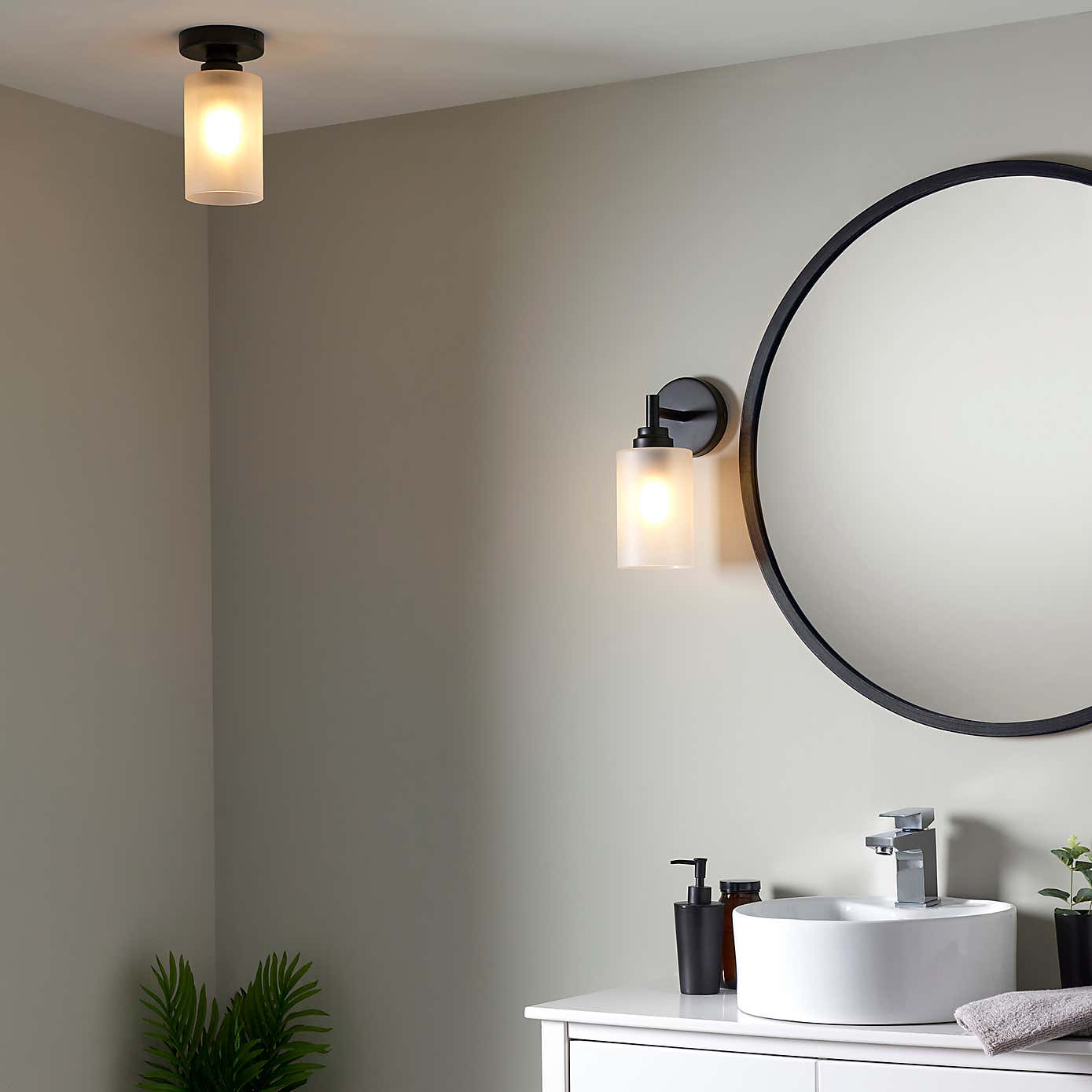 Fryer Bathroom Wall Light