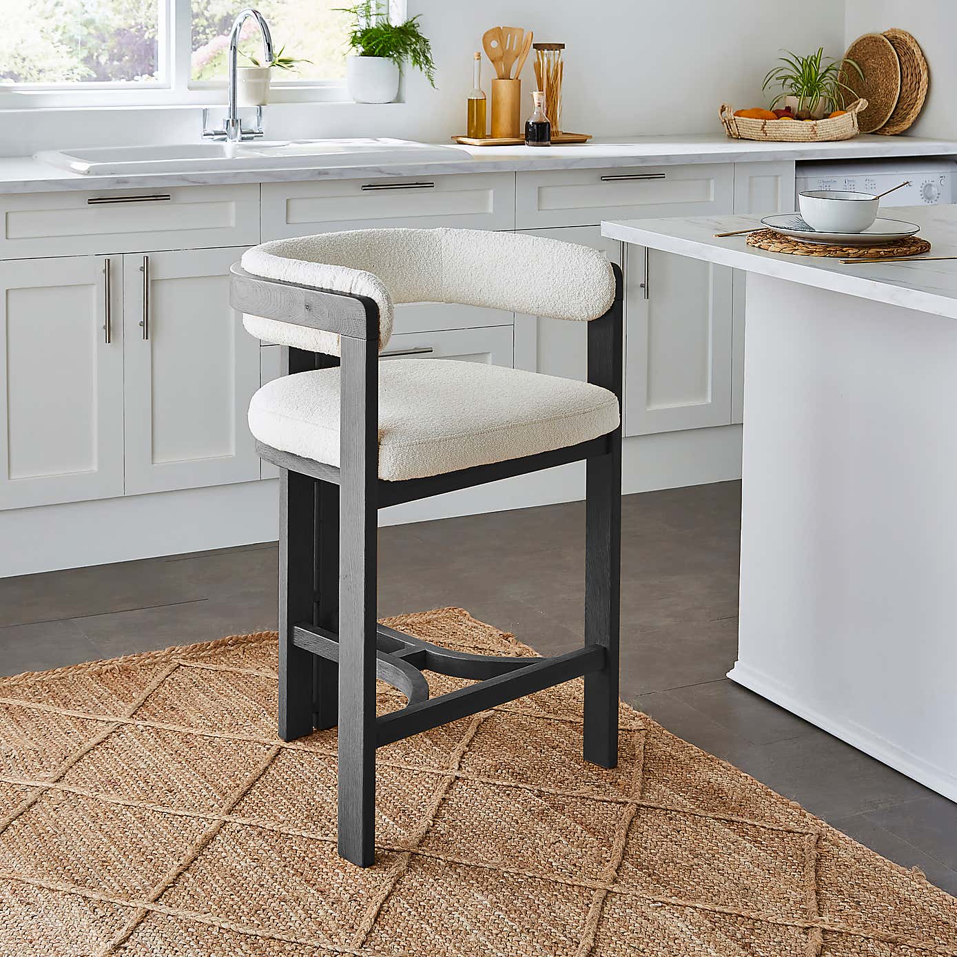 Lovato Barstool, Boucle