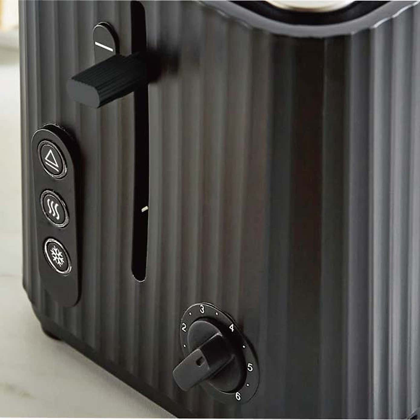 Textured Ribbed Plastic 2-Slice Toaster