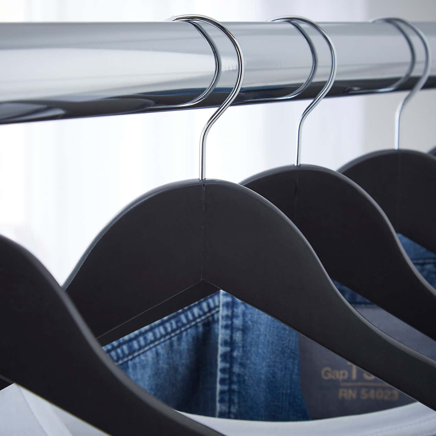 Wooden Hanger's 10 Pack in Shipper