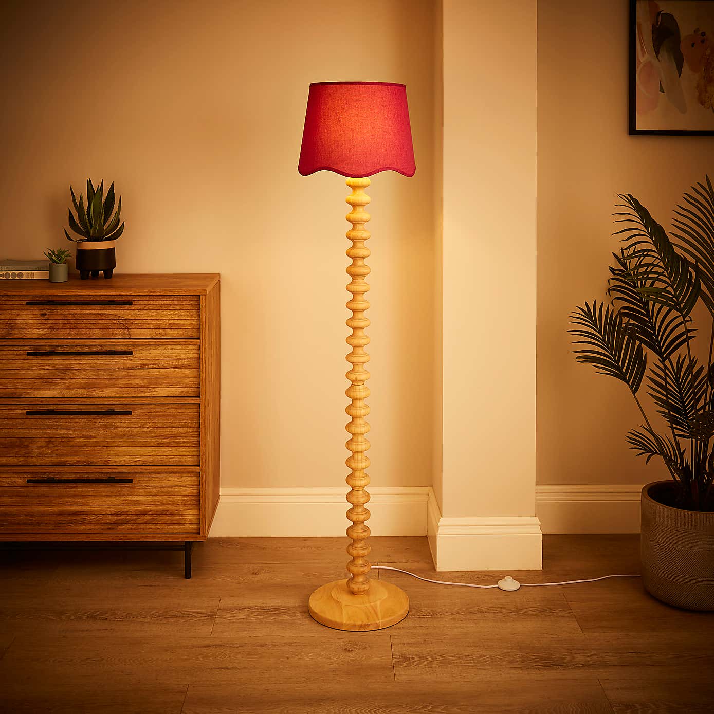 Scalloped Edge Linen Lamp Shade