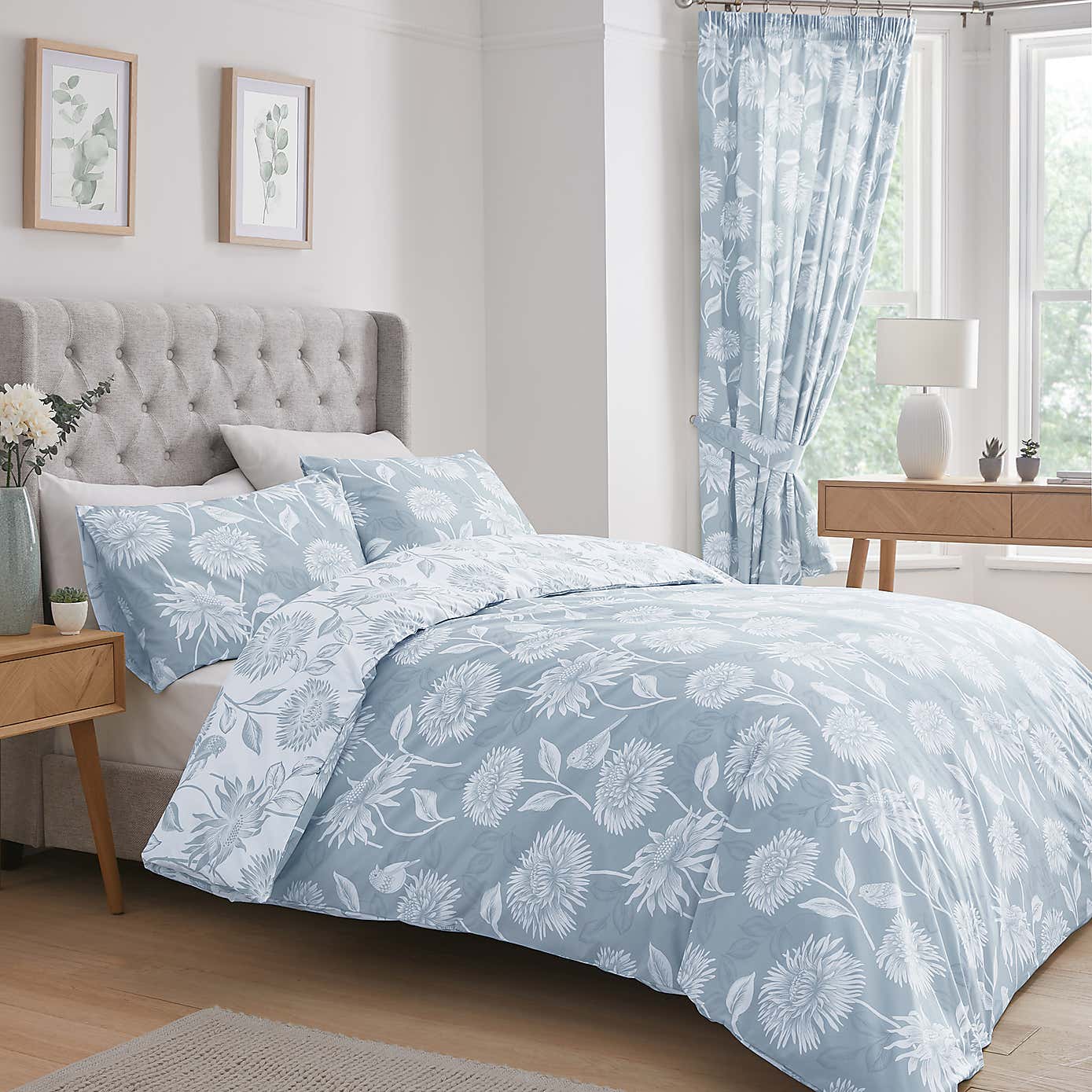Dreams and Drapes Chrysanthemum Reversible Duvet Cover and Pillowcase Set