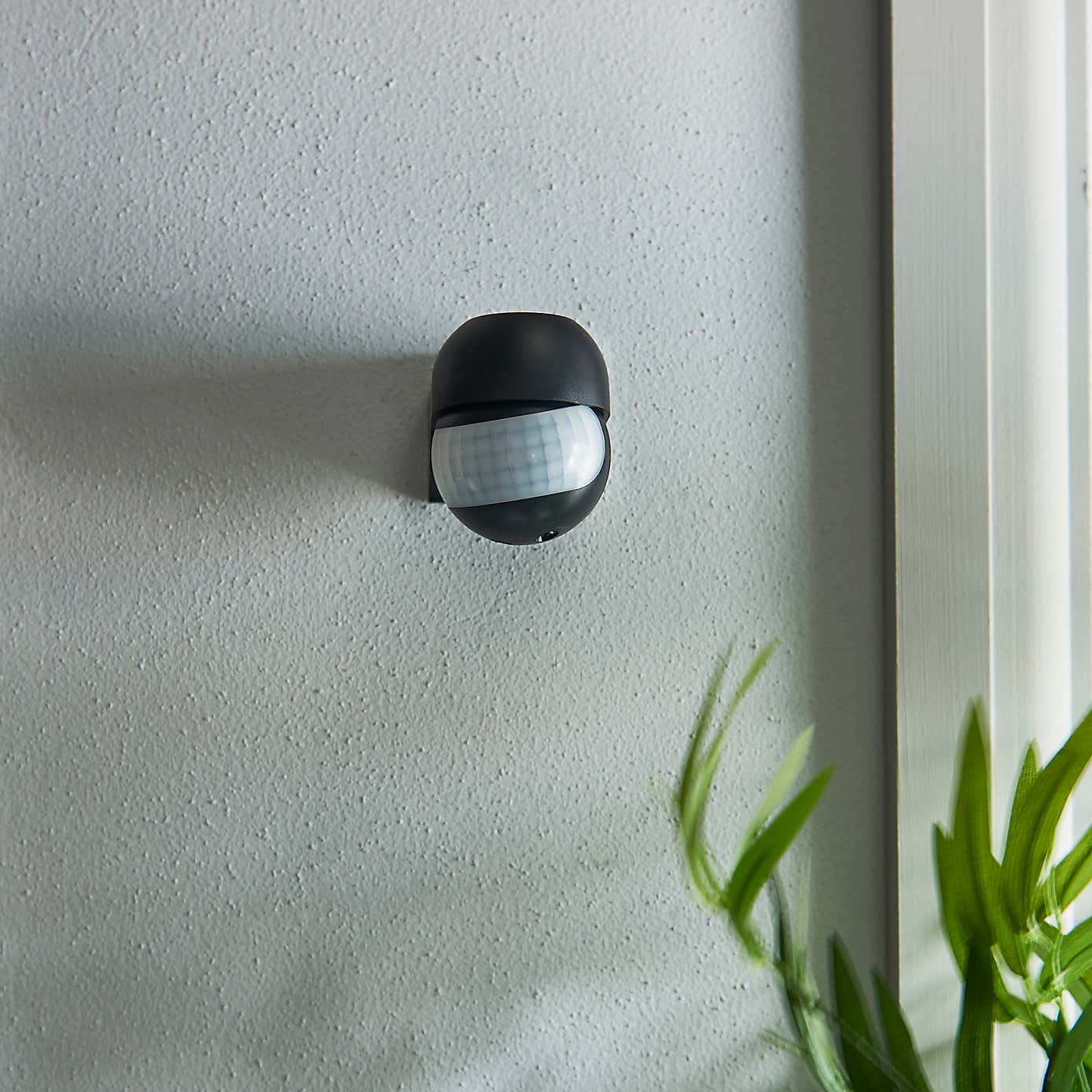Black PIR Sensor Outdoor Wall Light