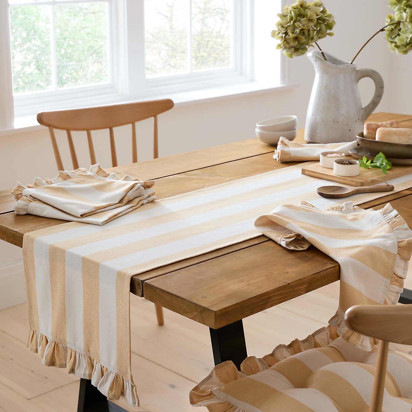 Linford Pack of 4 Stripe Frill Napkins