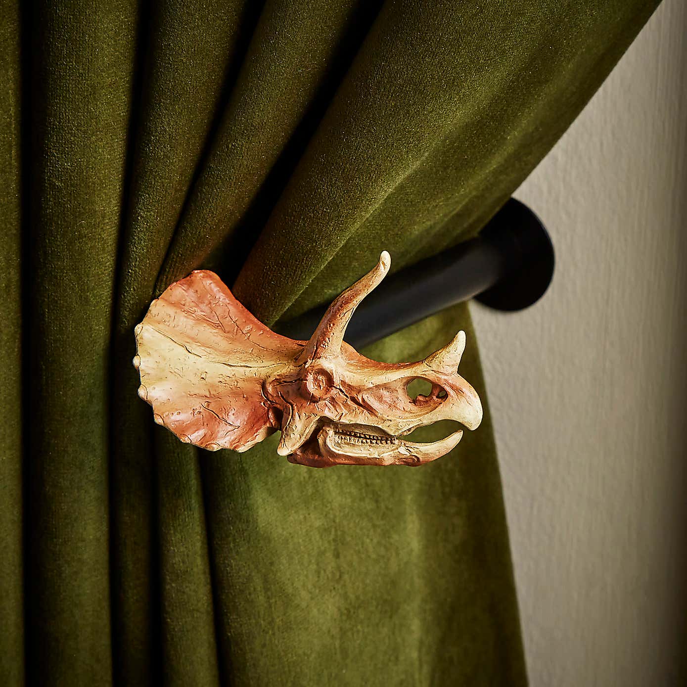 Triceratops Curtain Hook
