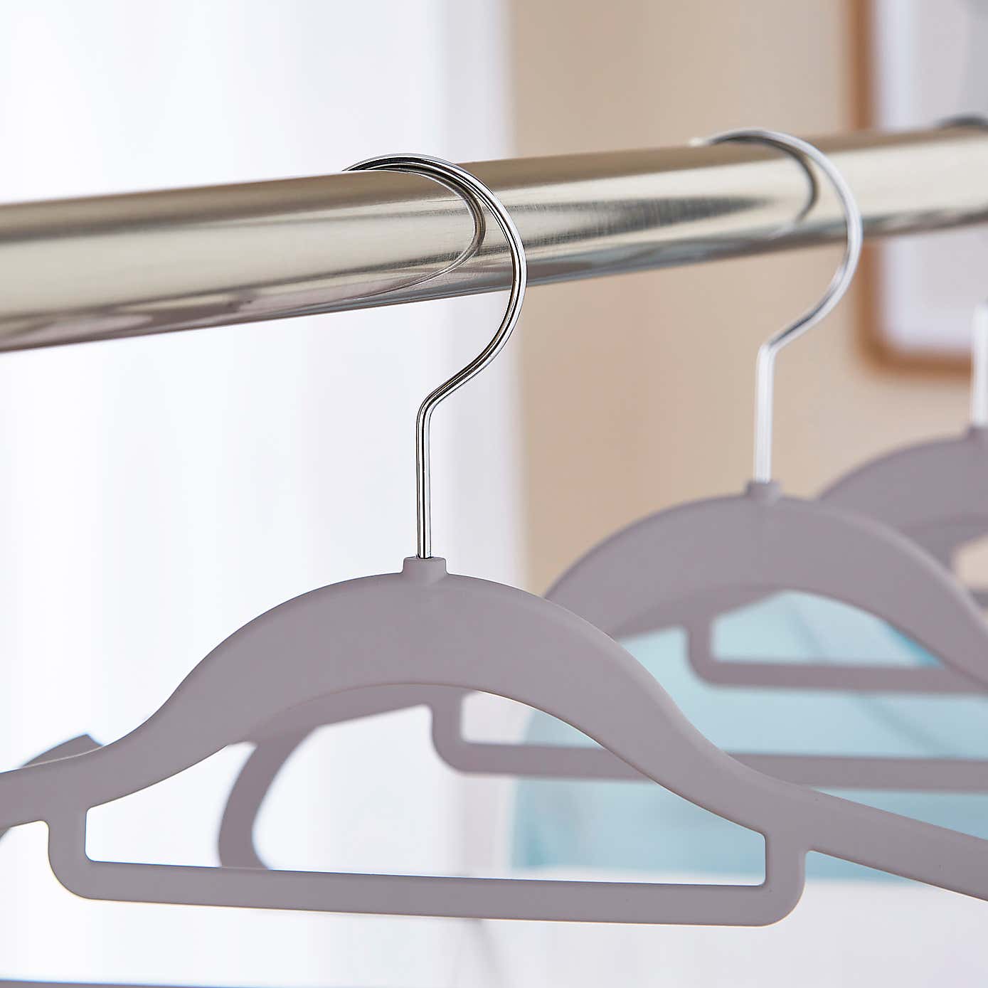 Pack of 5 Non Slip Hangers