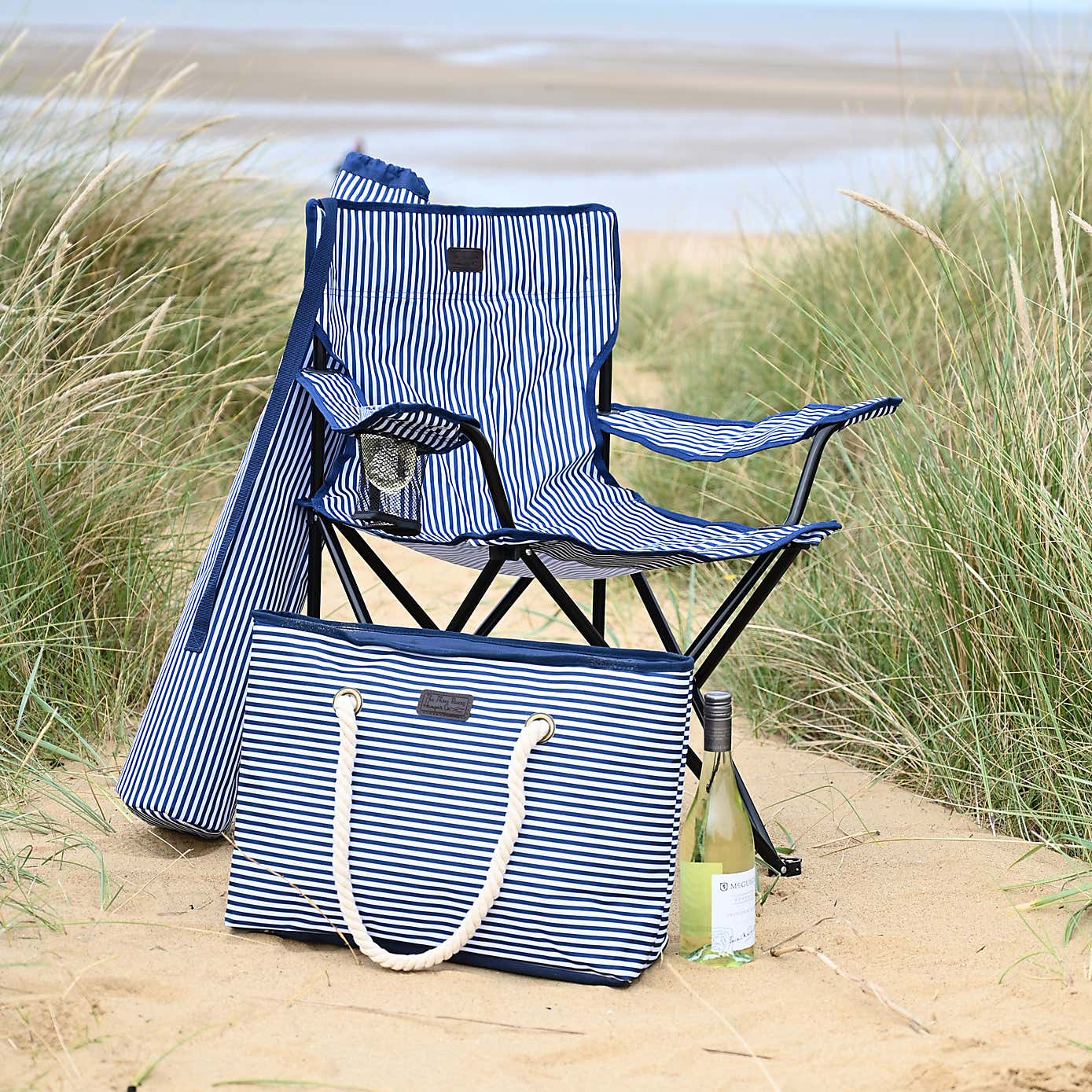 Three Rivers Foldaway Camping Chair and 20L Insulated Shoulder Tote