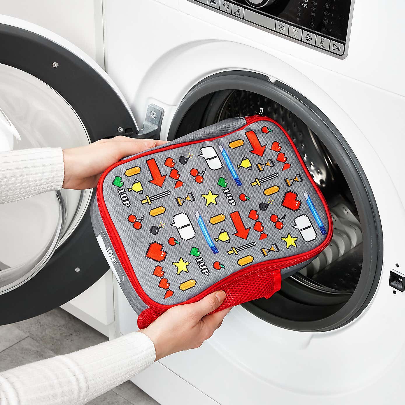 Ion8 Gamer Water Bottle and Lunch Bag Bundle