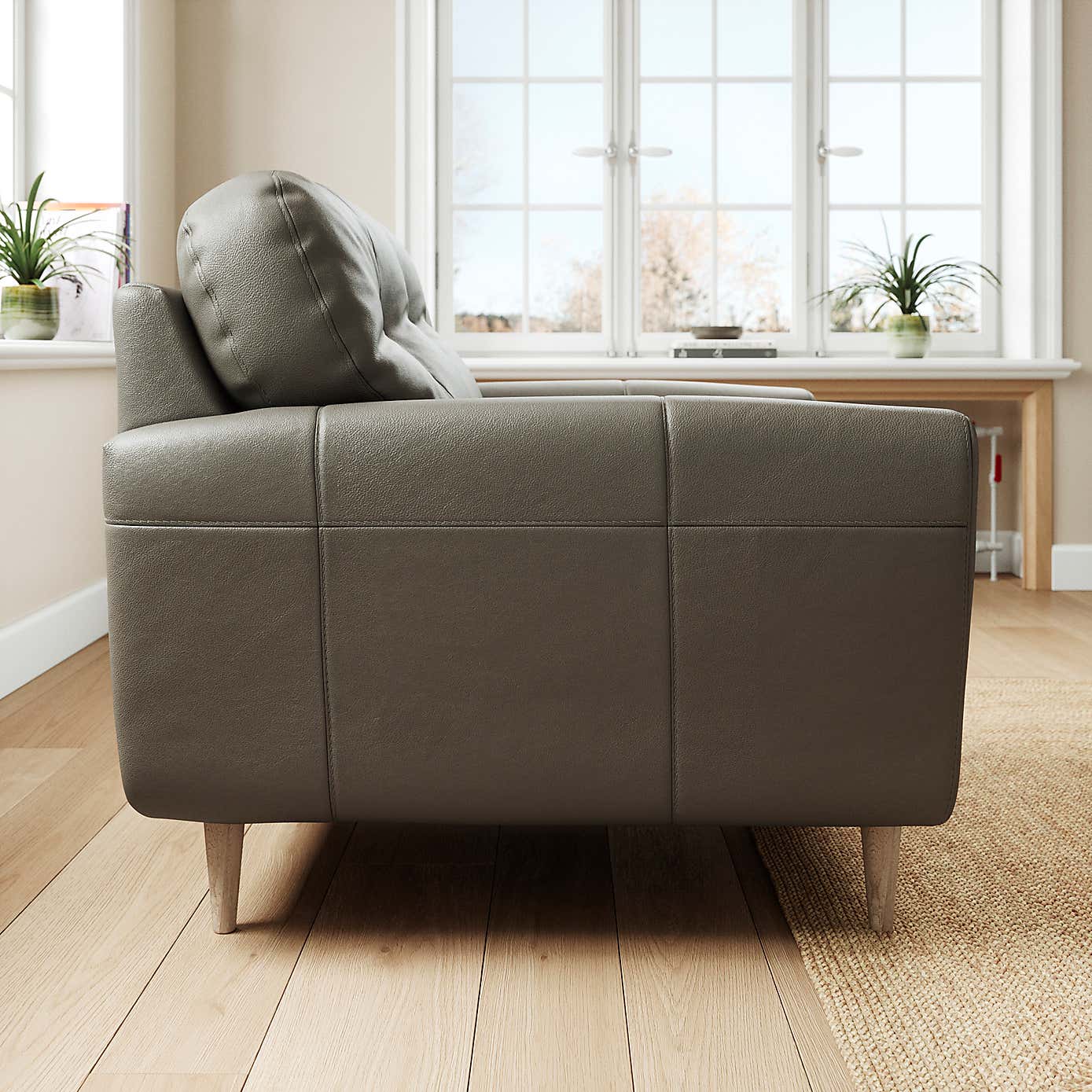 Sven Classic Leather Snuggle Chair