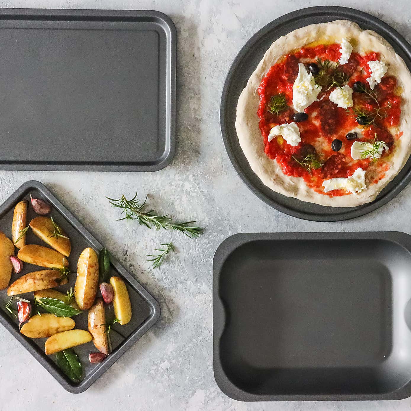 Set of 4 Non-Stick Roasting and Baking Trays